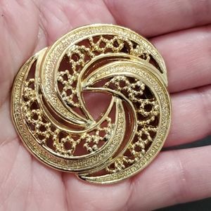 **Final Sale** Gerry's gold tone swirl brooch